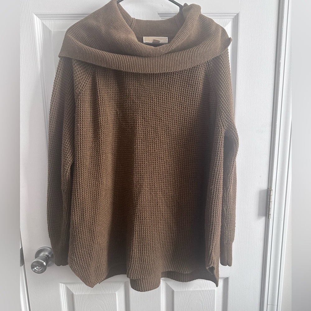 Olive Michael Kors sweater, in good condition! Super cozy!